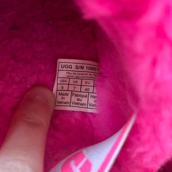 Platformed “Fluff Yeah” Slide Uggs Size 9 - Picture 3 of 5